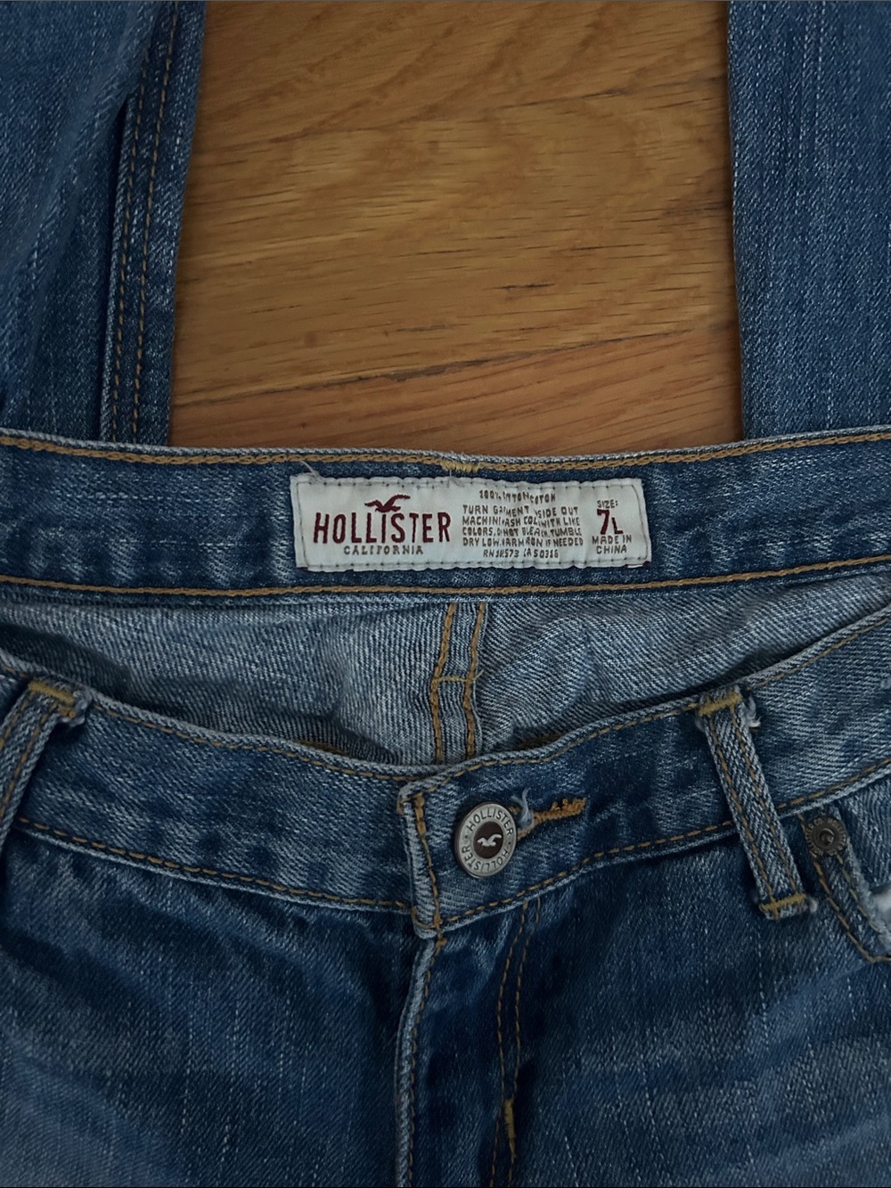 Distressed Women's flare jeans Hollister - Picture 3 of 3